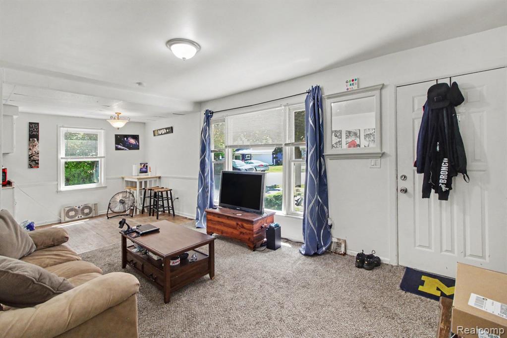 12072 Rockland Property Photo 4