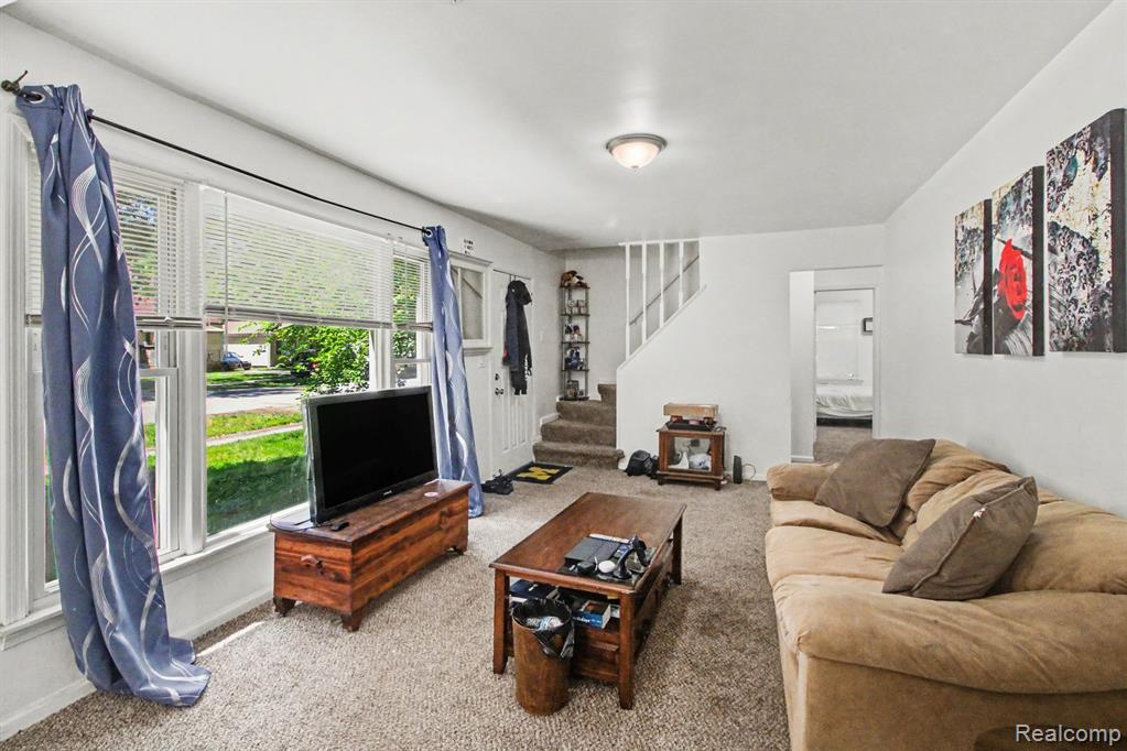 12072 Rockland Property Photo 5