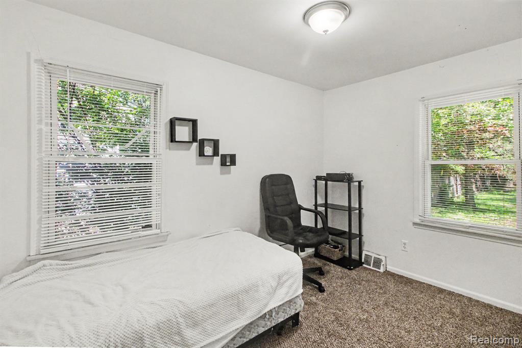 12072 Rockland Property Photo 8