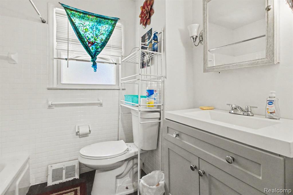 12072 Rockland Property Photo 12