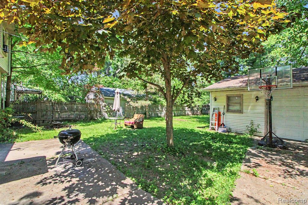 12072 Rockland Property Photo 17