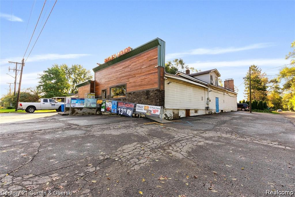 1215 W Oakley Park Road Property Photo 3