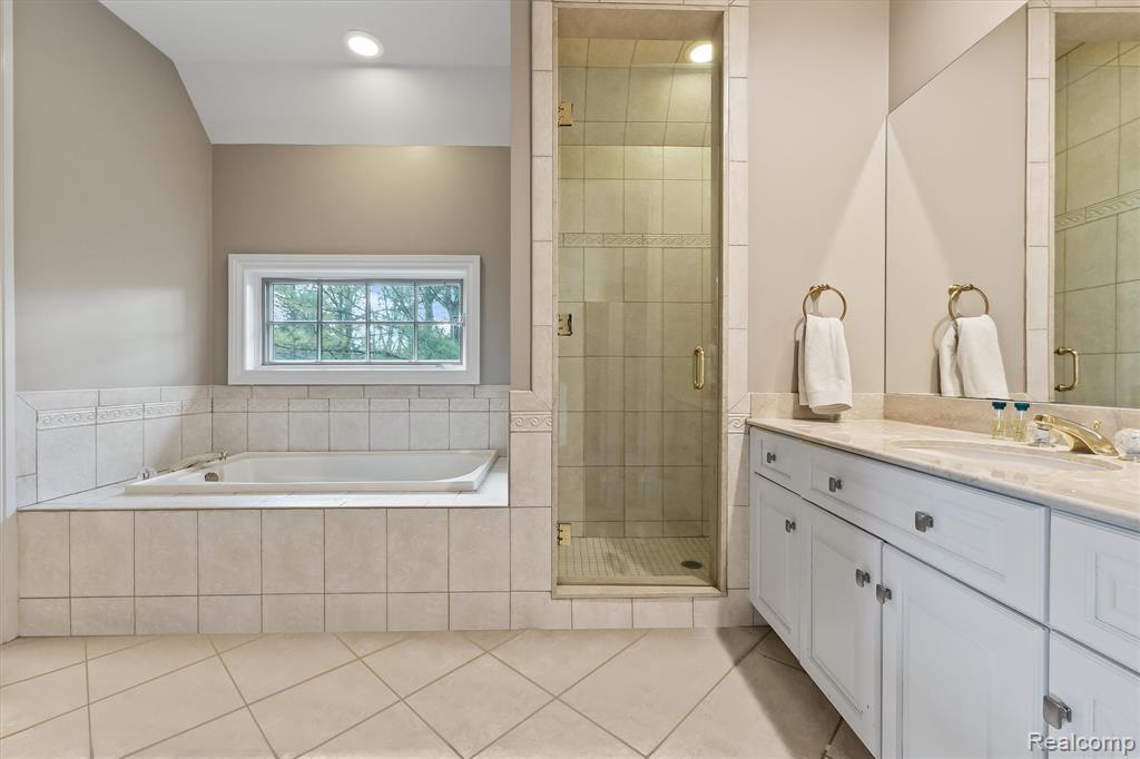 2370 Pond Vallee Drive Property Photo 47