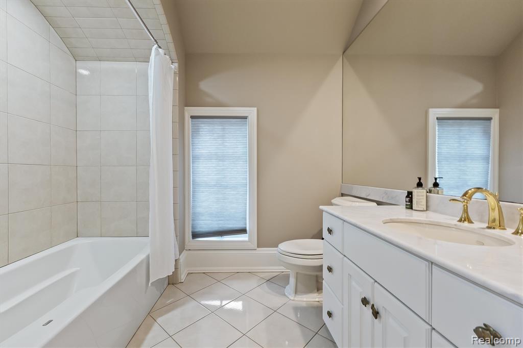 2370 Pond Vallee Drive Property Photo 49