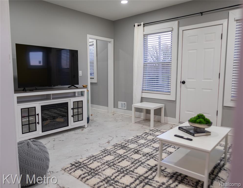 1452 Collingwood Street Property Photo 6