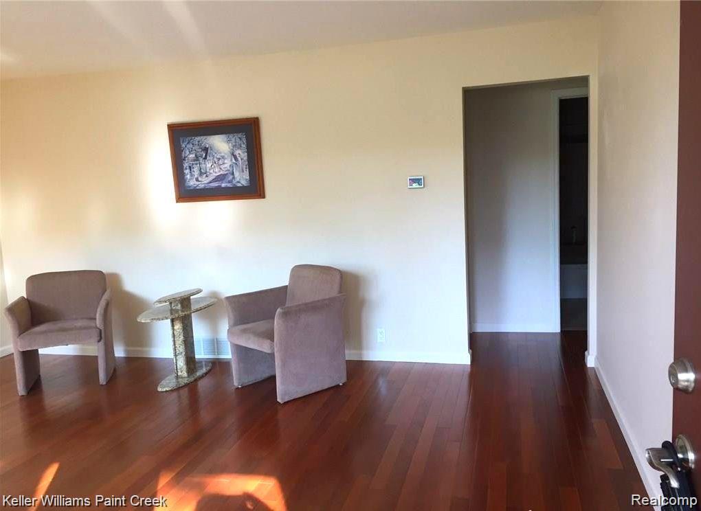 1886 Ruby Avenue Property Photo 2