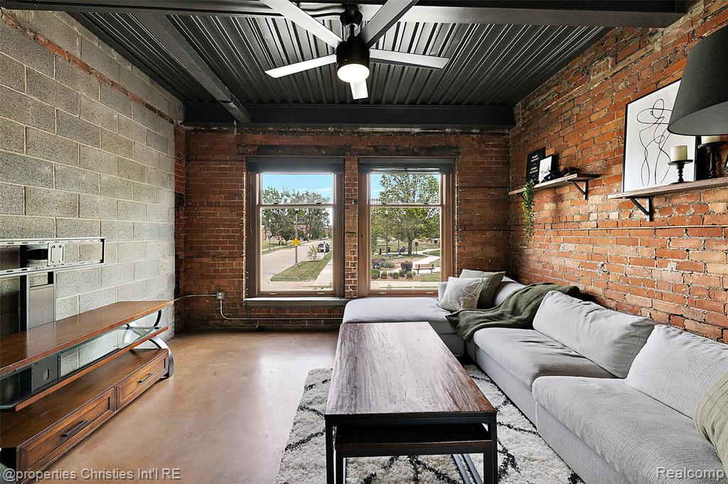 112 Watson Street Property Photo 9