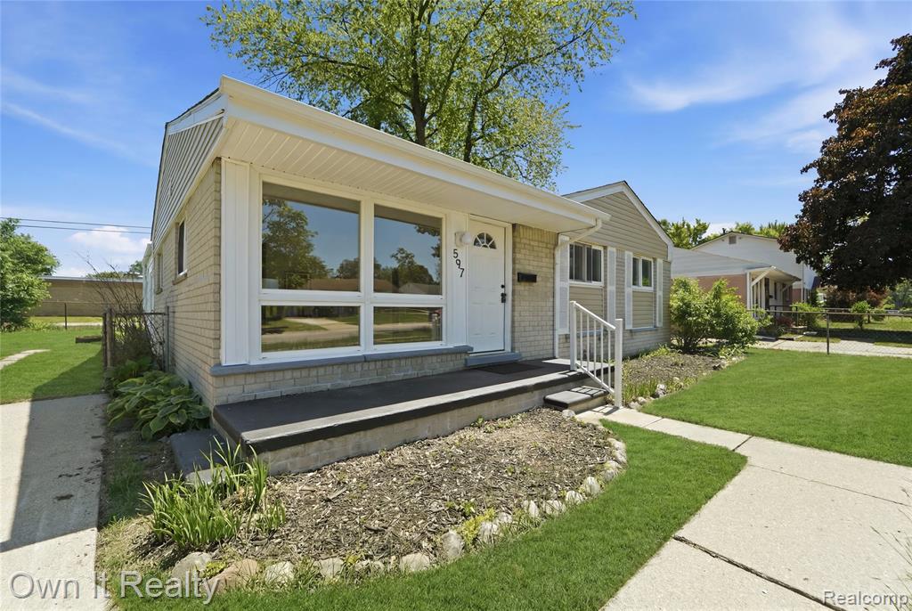 597 Eugene Street Property Photo 2