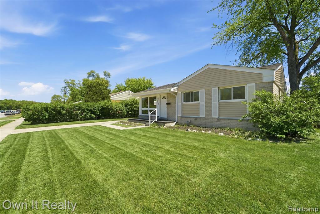 597 Eugene Street Property Photo 3