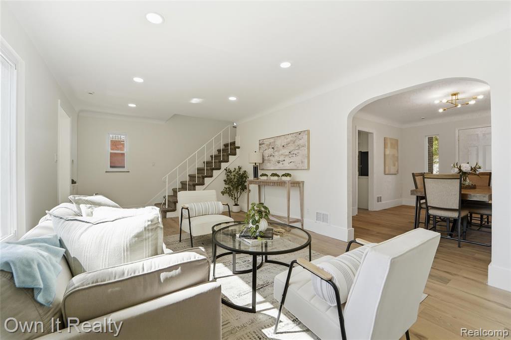 17127 Santa Barbara Drive Property Photo 3