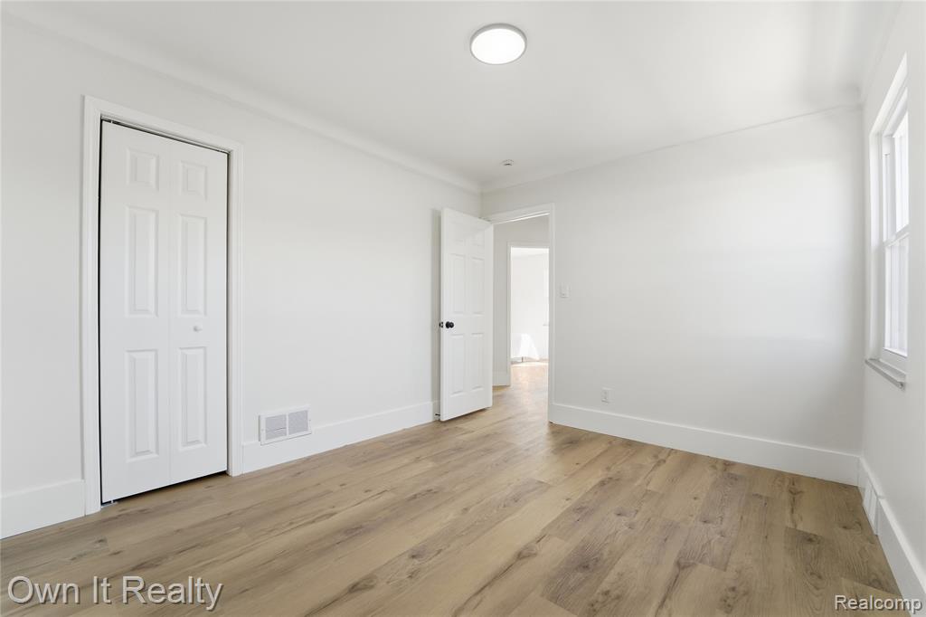 17127 Santa Barbara Drive Property Photo 20