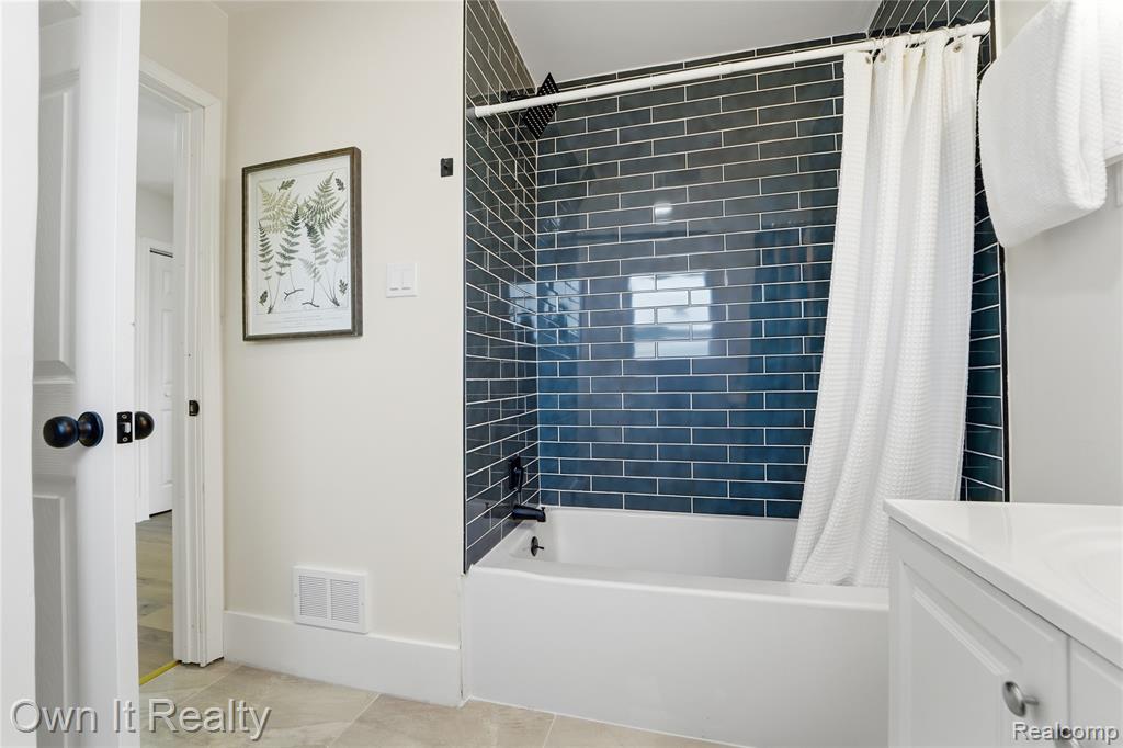 17127 Santa Barbara Drive Property Photo 25