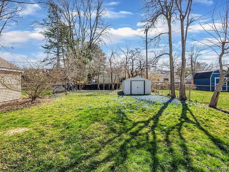419 W 12 Mile Road Property Photo 21