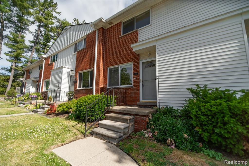 502 W Houstonia Avenue Property Photo 2