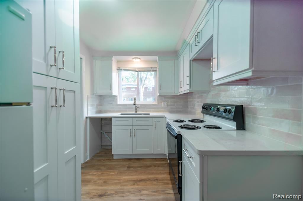 502 W Houstonia Avenue Property Photo 8