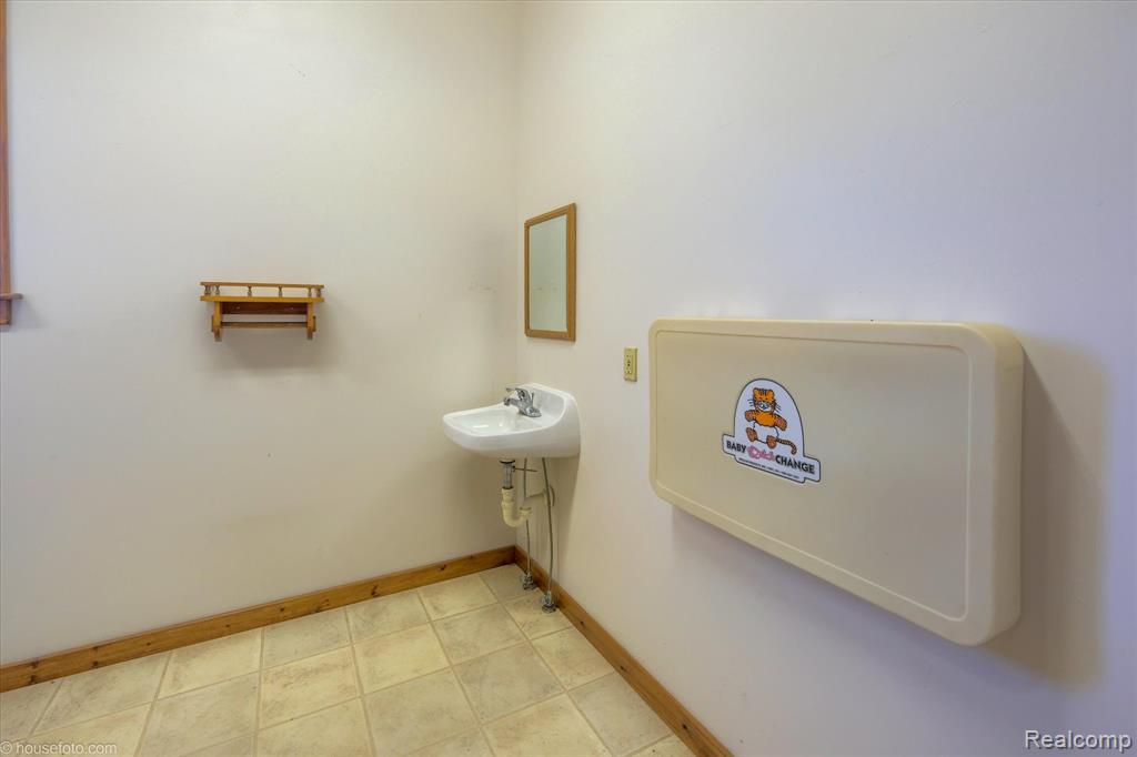 3909 S Van Dyke Road Property Photo 28