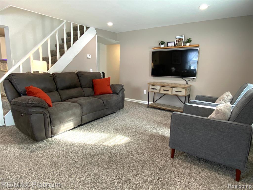 505 E Frank Street Property Photo 4
