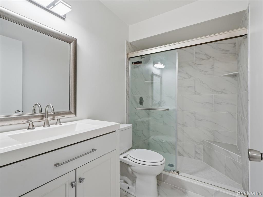 7058 Elmhurst Property Photo 17