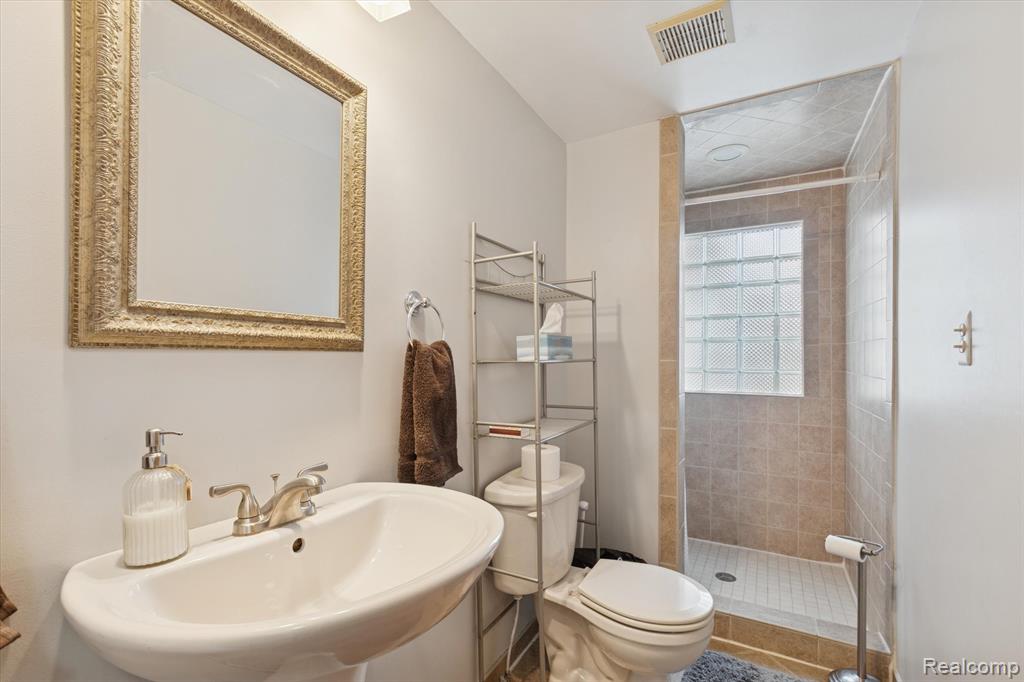 265 E Lewiston Avenue Property Photo 22