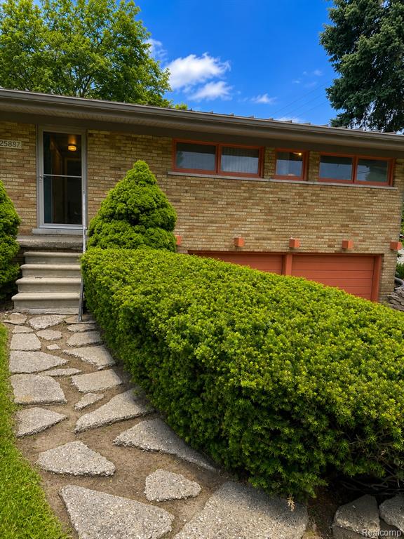 25887 Curie Avenue Property Photo 1