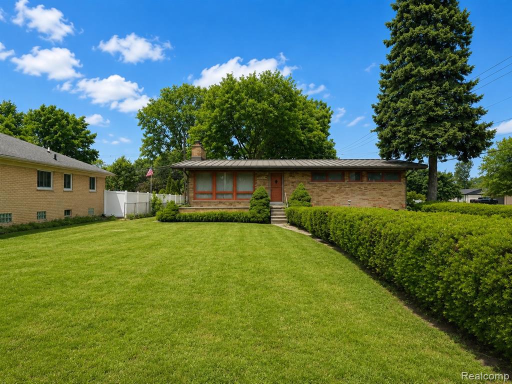 25887 Curie Avenue Property Photo 2