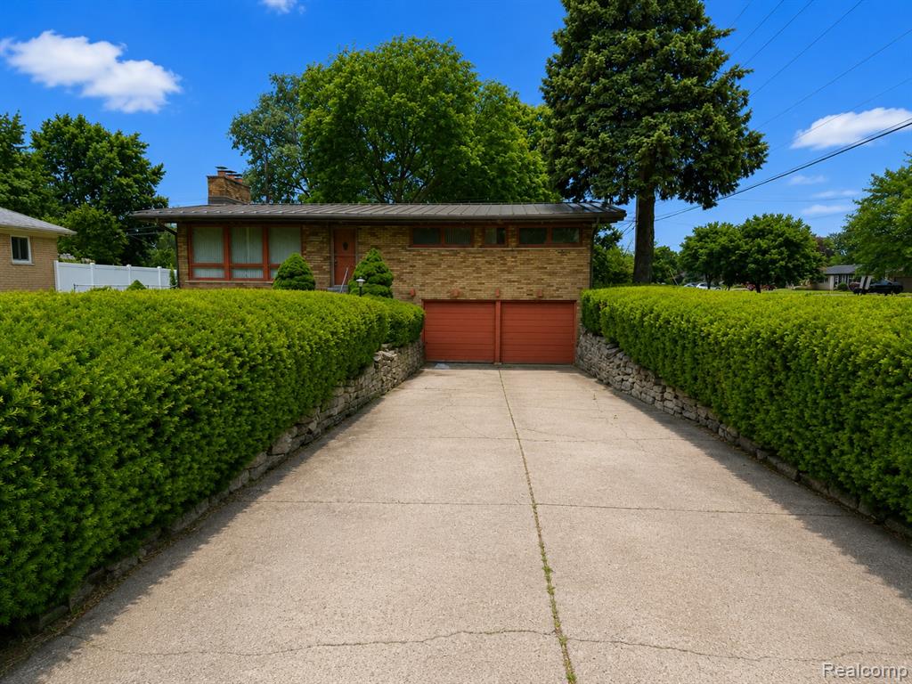25887 Curie Avenue Property Photo 3