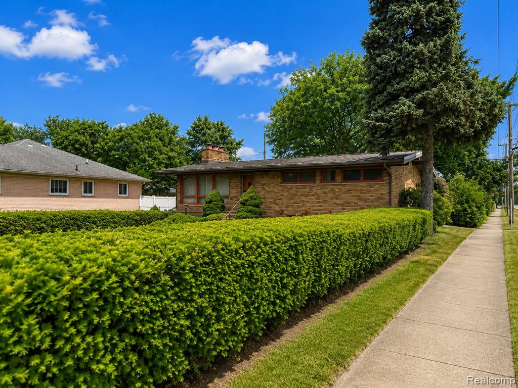 25887 Curie Avenue Property Photo 5