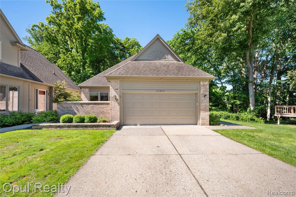 24585 Edgewood Drive Property Photo 1