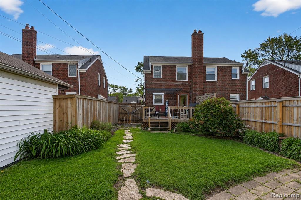 1834 15th Property Photo 33