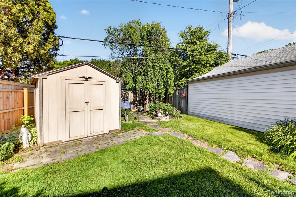 1834 15th Property Photo 36