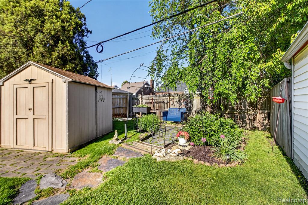 1834 15th Property Photo 37