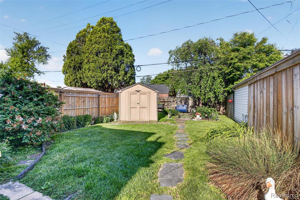 1834 15th Property Photo 38