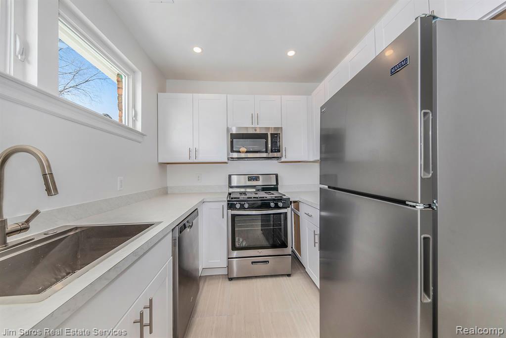 249 Custer Upper Property Photo 8