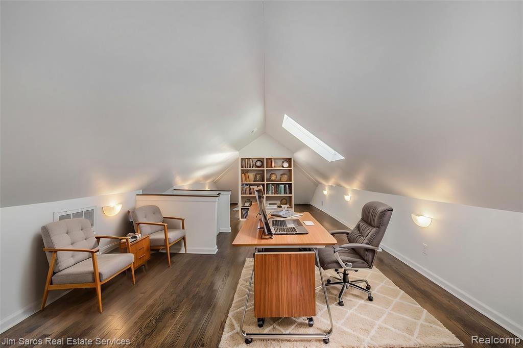 249 Custer Upper Property Photo 16