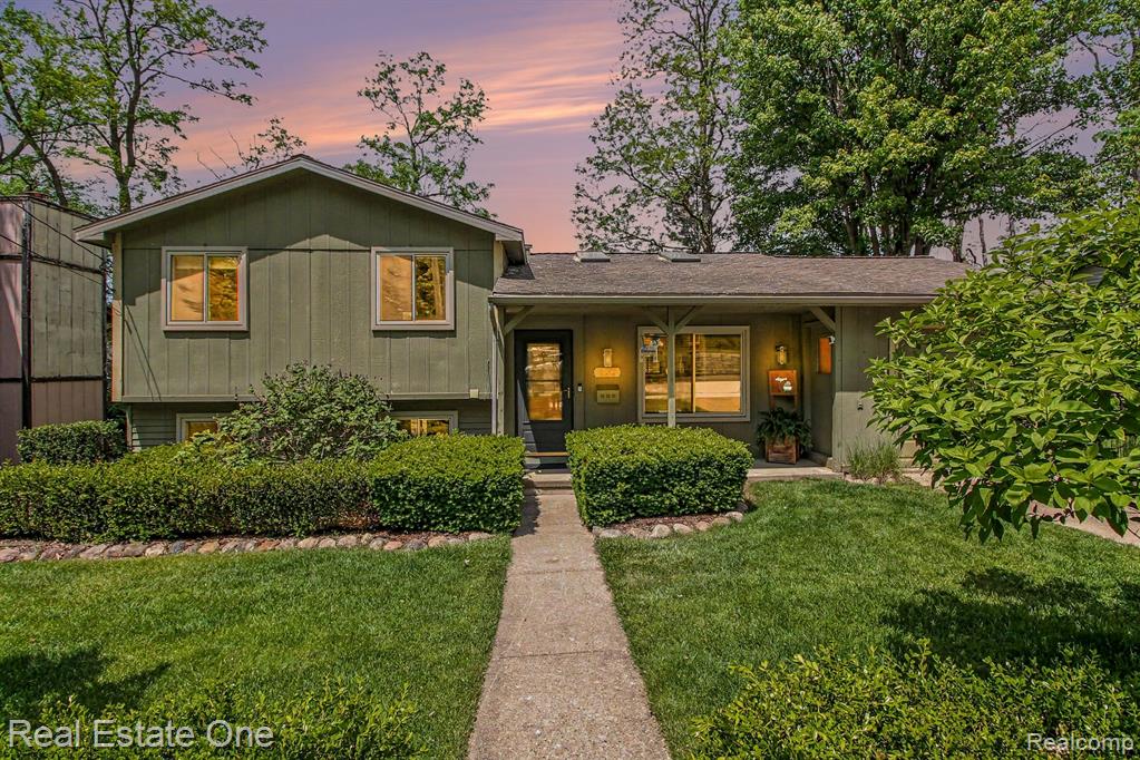 520 W Huron Street