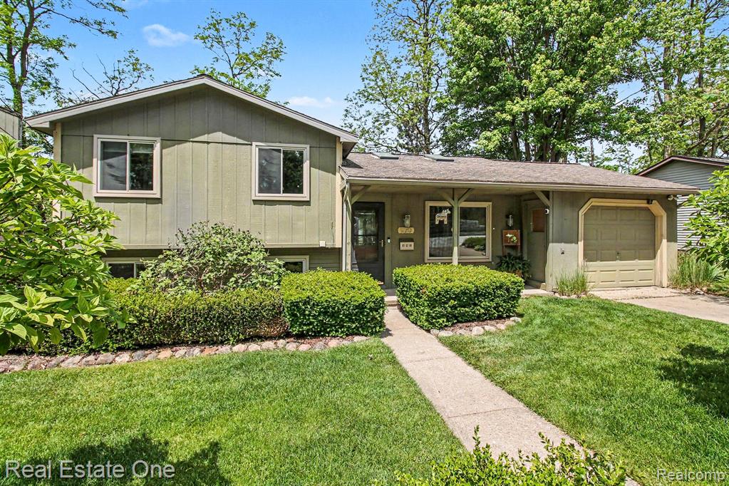 520 W Huron Street Property Photo 2