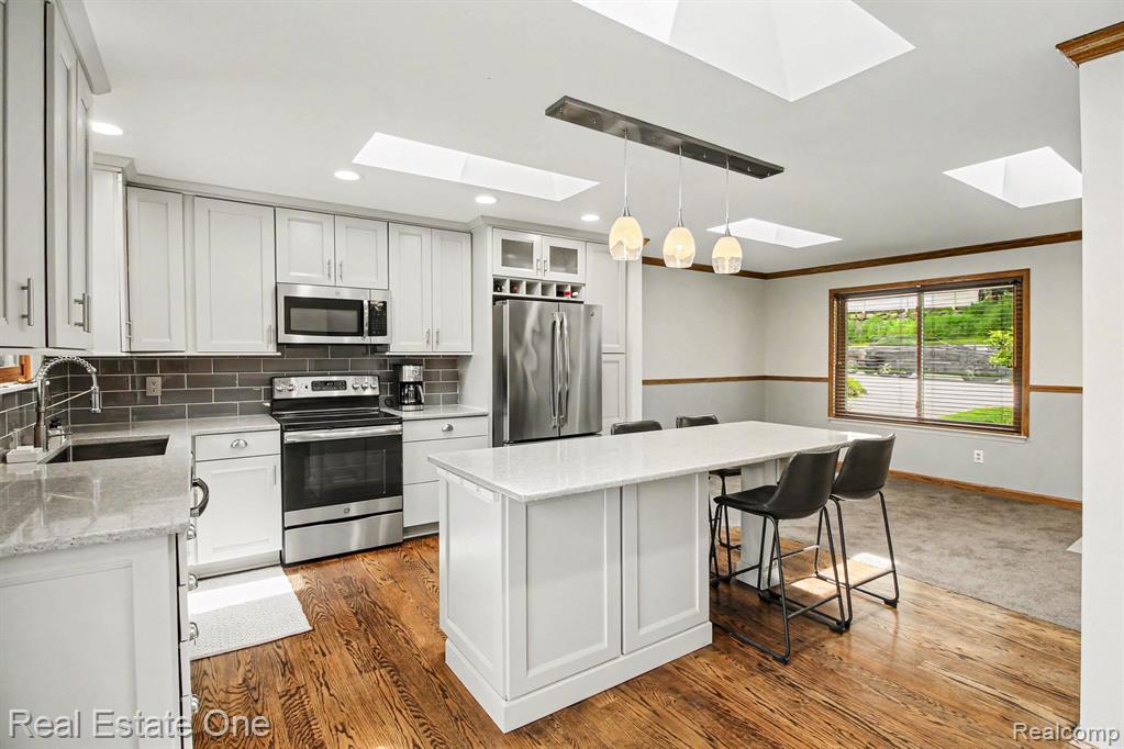 520 W Huron Street Property Photo 9