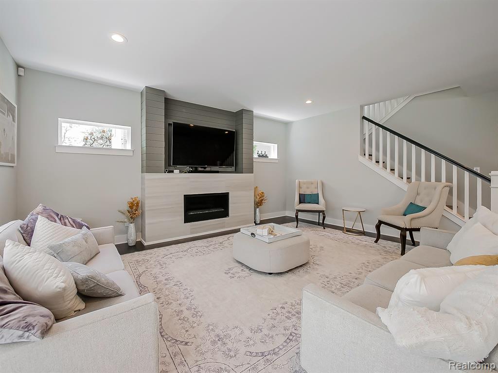 1724 Taylor Avenue Property Photo 2