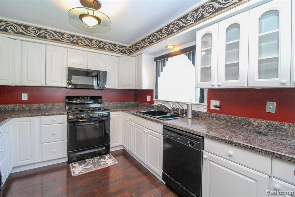 17020 Pennsylvania Street Property Photo 2