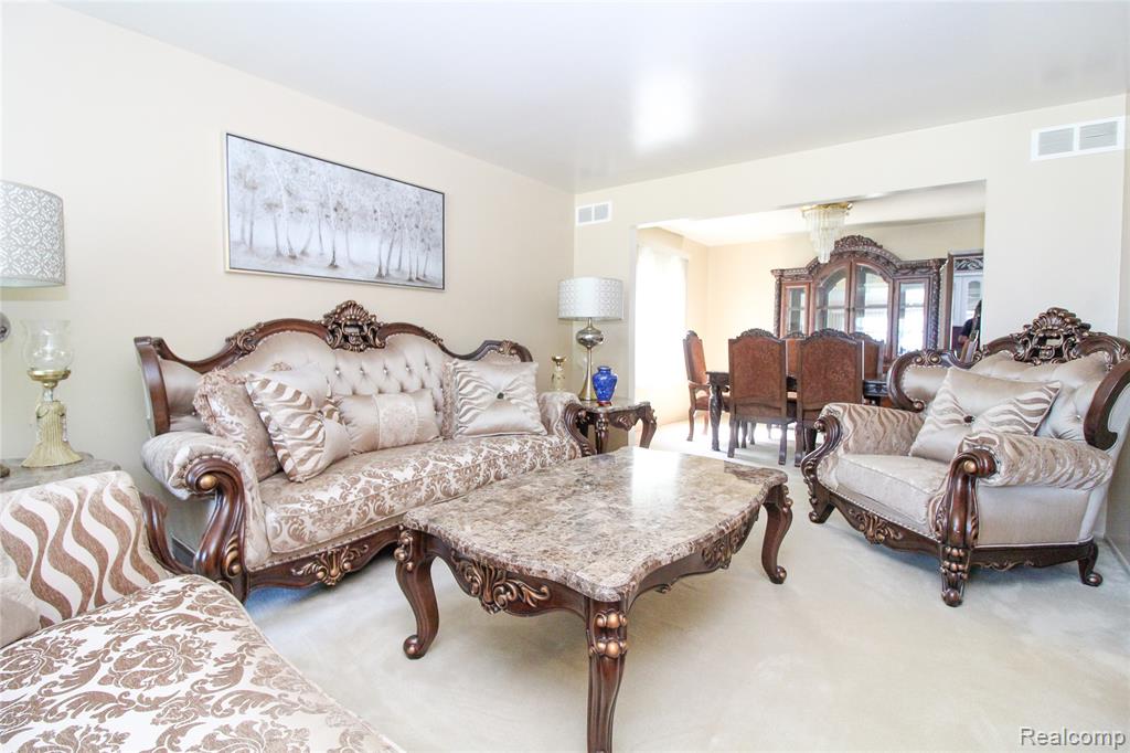 17020 Pennsylvania Street Property Photo 5