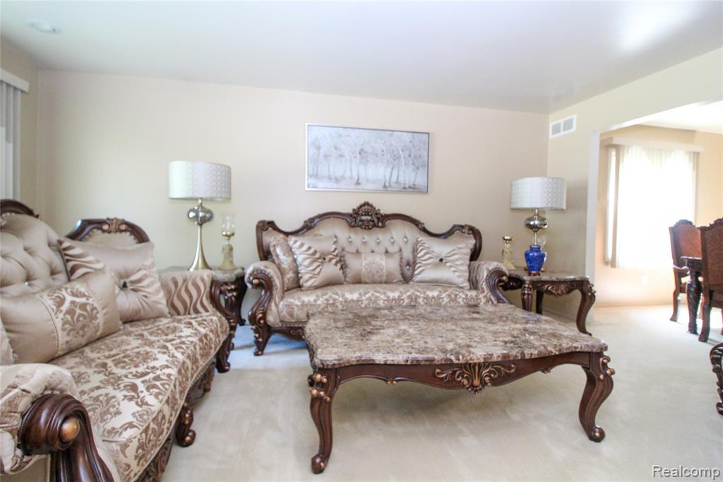 17020 Pennsylvania Street Property Photo 7