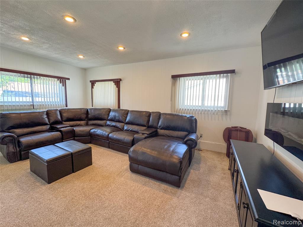 17020 Pennsylvania Street Property Photo 10
