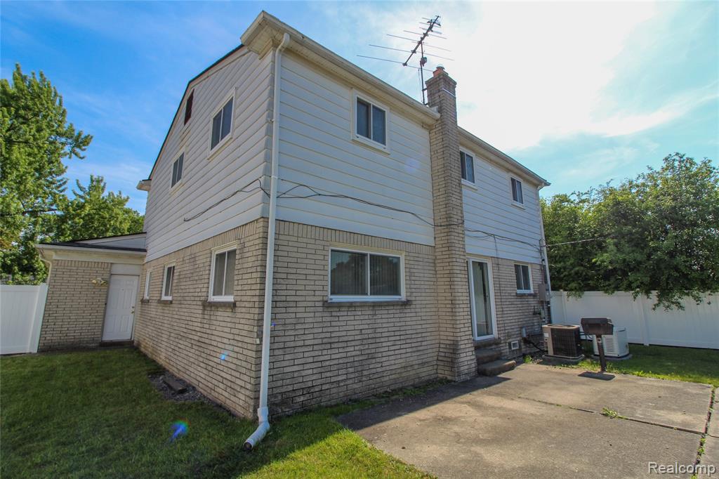17020 Pennsylvania Street Property Photo 15