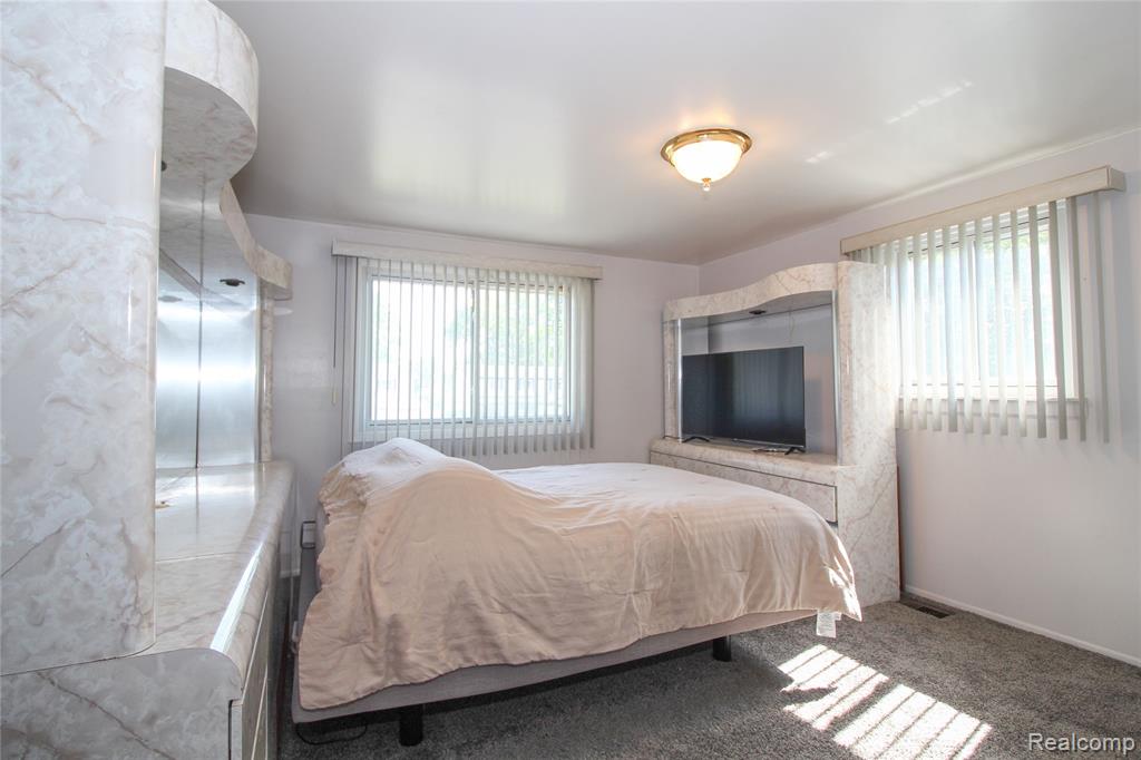 17020 Pennsylvania Street Property Photo 21