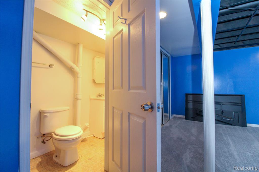 17020 Pennsylvania Street Property Photo 32