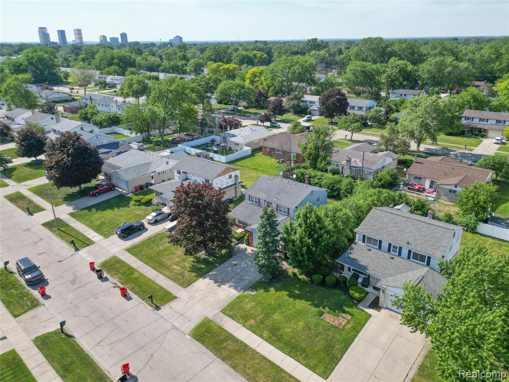 17020 Pennsylvania Street Property Photo 41