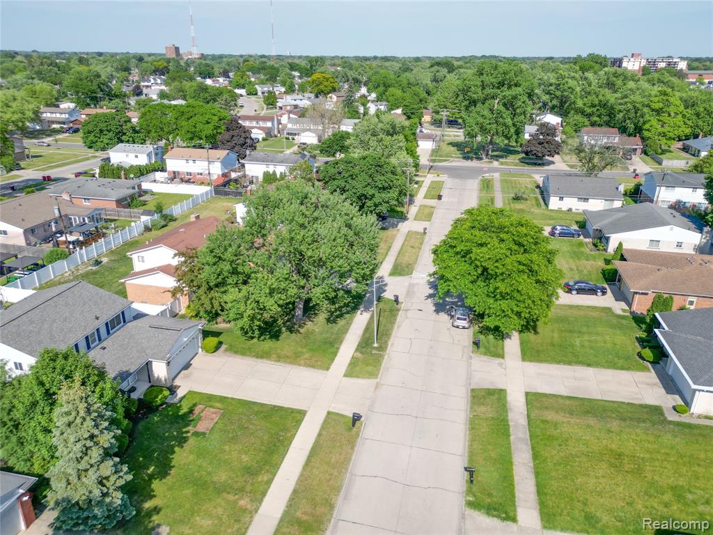 17020 Pennsylvania Street Property Photo 47
