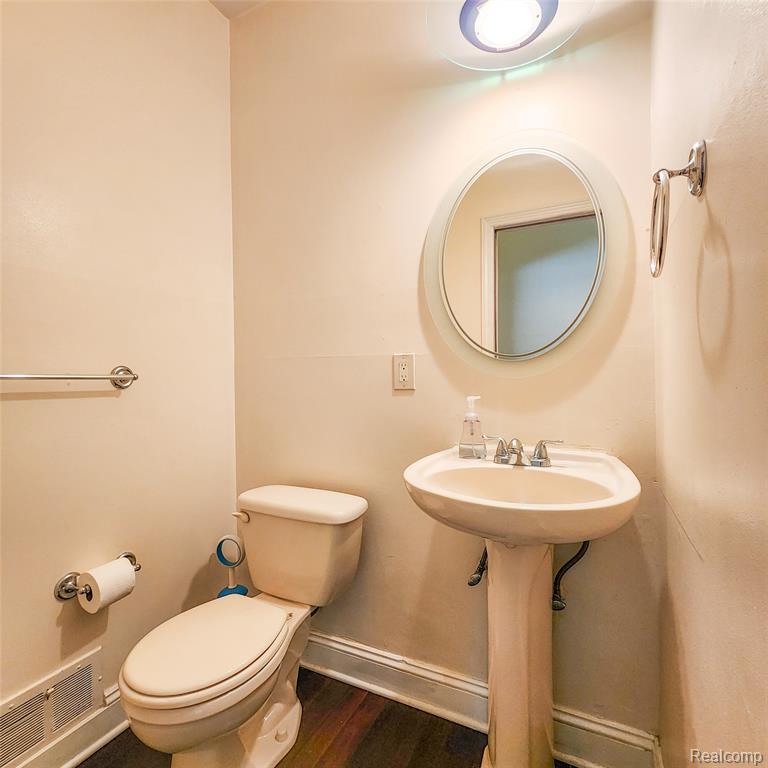 17020 Pennsylvania Street Property Photo 50