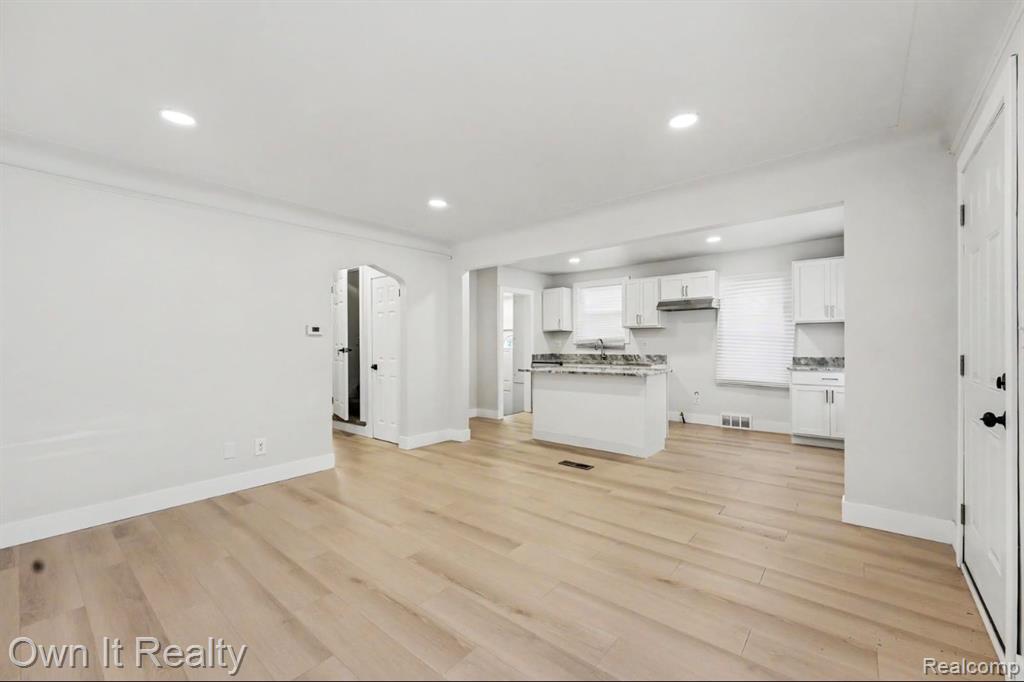 20450 Bramford Street Property Photo 7