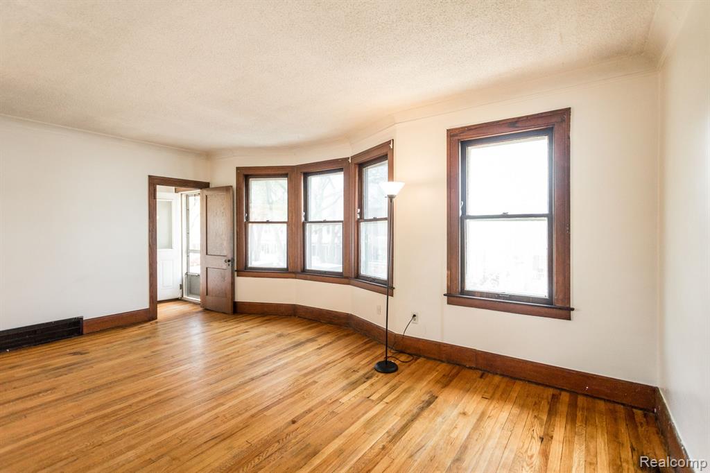 1042 Wayburn Street Property Photo 7
